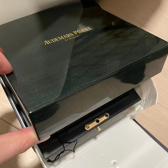 Audemars Piguet - Picture 2 of 2